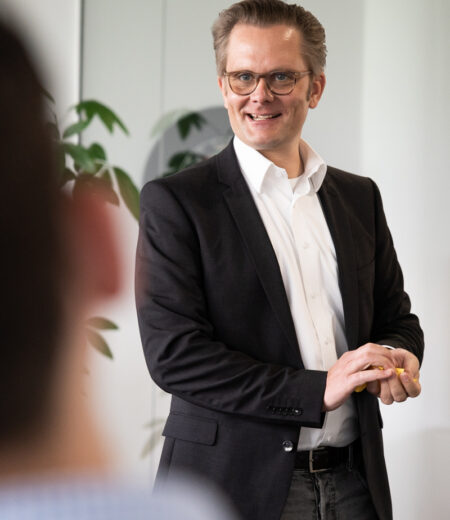Unternehmensberater Matthias Dehn im Kundengespräch