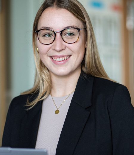 Portrait von Unternehmensberaterin Yara Zimmermann